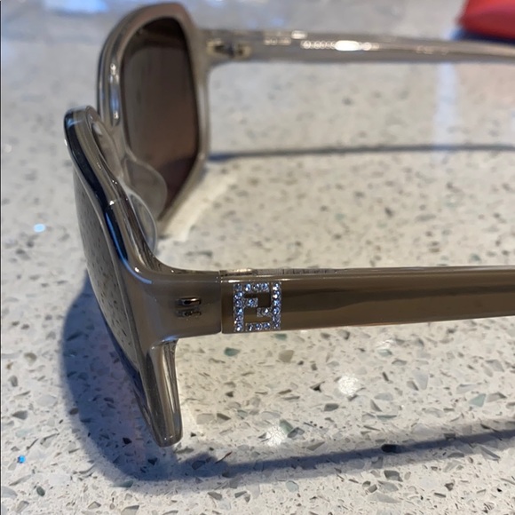 Fendi sunglasses - Picture 2 of 9